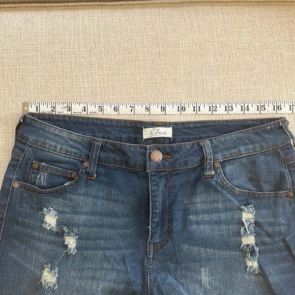 Elan distressed stretch fringe jean shorts Size Large - Picture 3 of 5